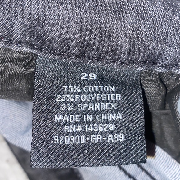 Color is a distressed mixed look with light grey, dark grey mixed together - Picture 4 of 5